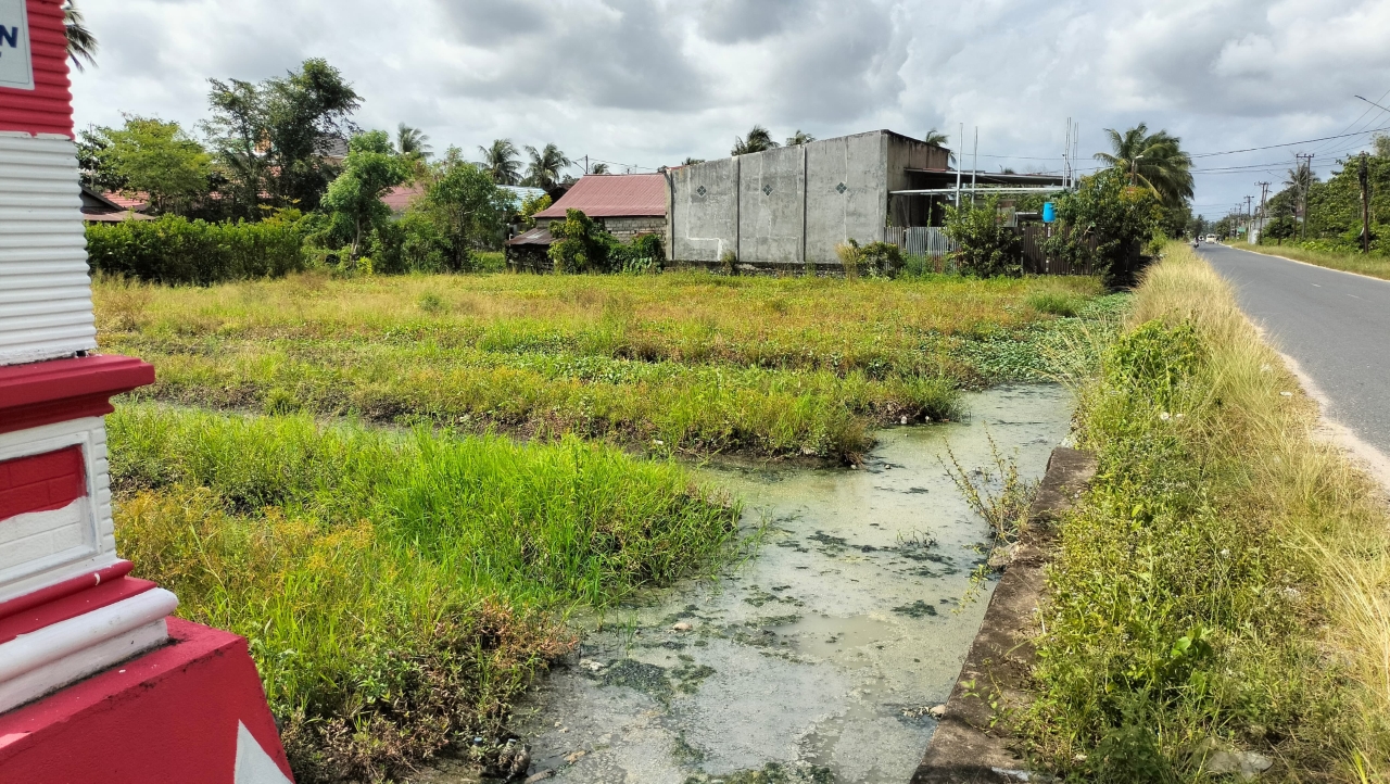 TERCEMAR: Limbah cair dari dapur SPPG Landasan Ulin Utara 2 yang dikeluhkan warga sekitar.