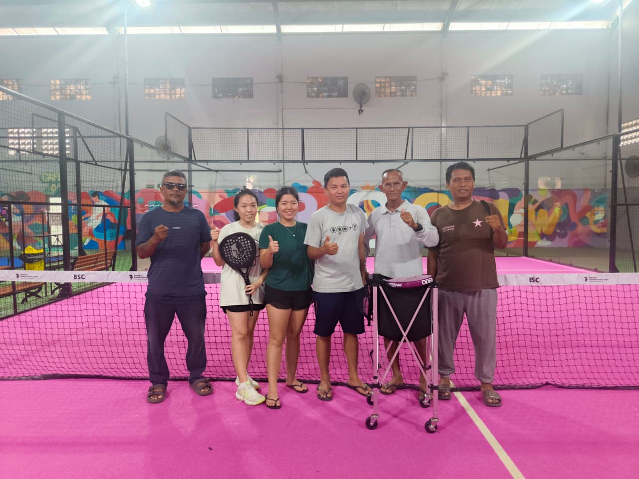 Panitia BSC Padel Tournament 2026 berfoto bersama usai persiapan penyelenggaraan turnamen padel perdana yang digelar di Basirih Sport Center, Banjarmasin, 31 Januari&ndash;1 Februari 2026. (M Idris Jian Sid