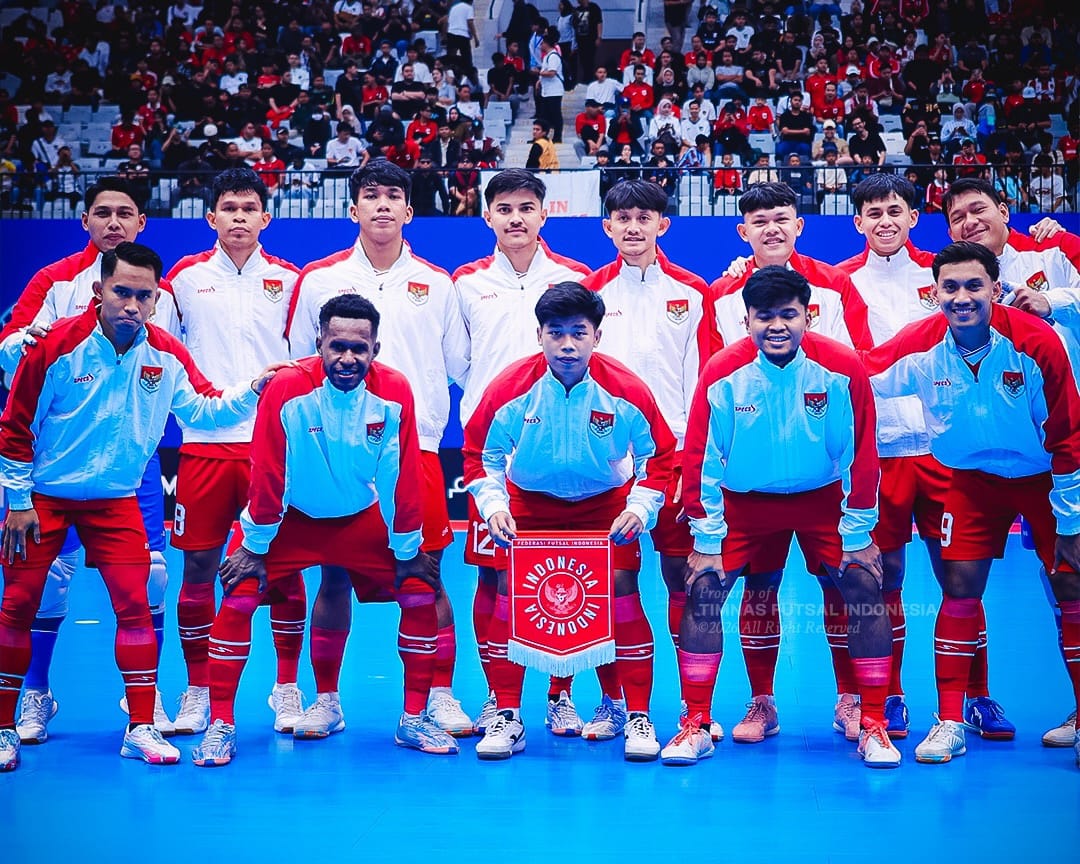Skuat Timnas Futsal Indonesia tampil solid saat menghadapi Korea Selatan pada laga Grup A Piala Asia Futsal 2026 di Indonesia Arena, Jakarta, Selasa (27/1/2026). (dok timnas futsal)