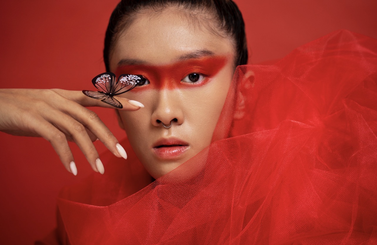 EDITORIAL: Makeup editorial adalah salah satu jenis look yang dibutuhkan untuk keperluan fashion atau pemotretan. (Foto: Freepik)