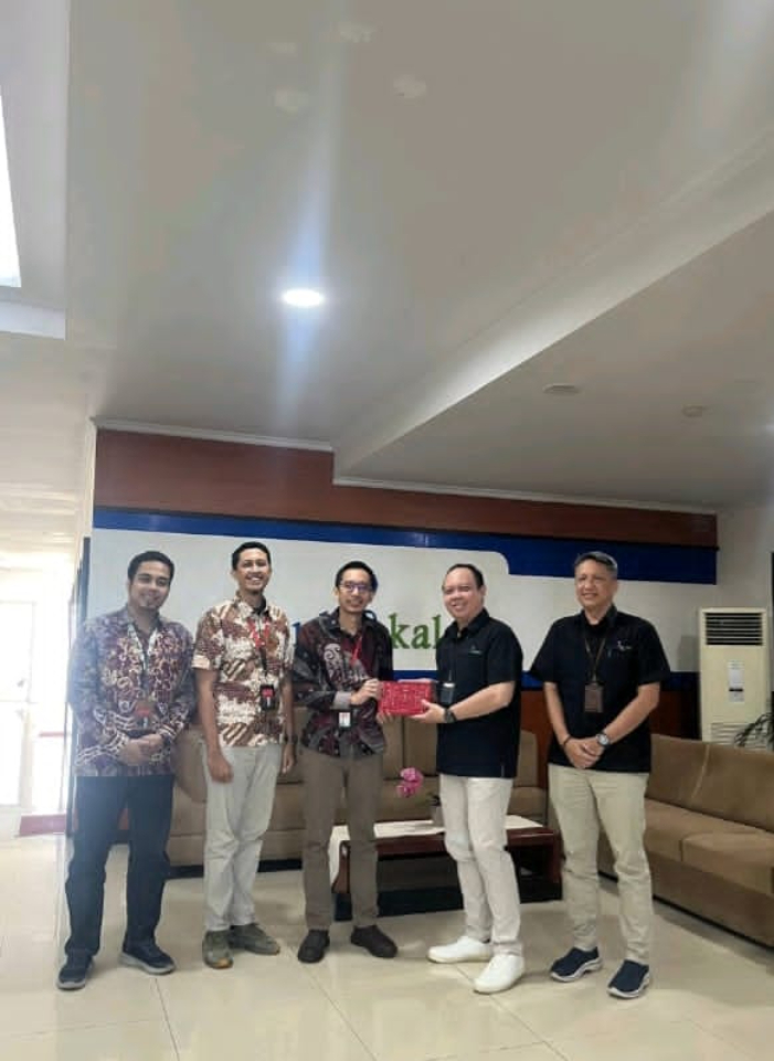 SILATURAHMI: Telkom Witel Kalselteng bersama Direktur Operasional Bank Kalsel, Abdurahim Fiqry.