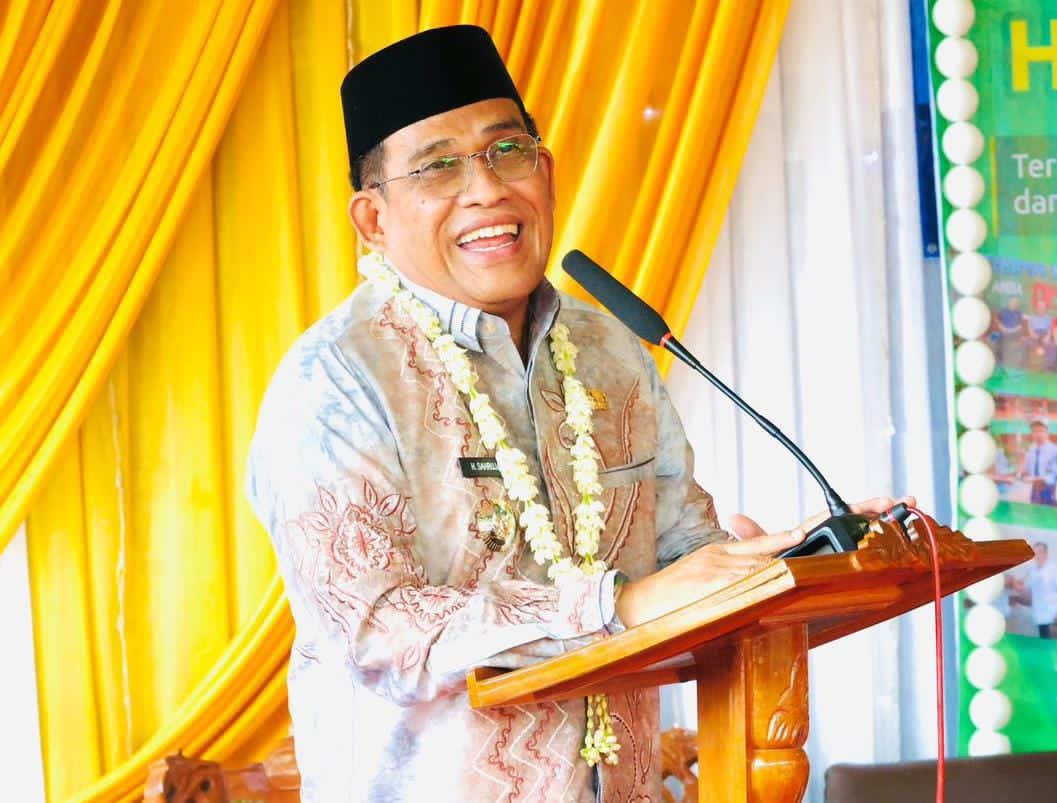 SAMBUTAN:Bupati Kabupaten HSU, H Sahrujani dan Ketua TP PKK HSU, Hj Murniati hadiri acara purna tugas H Marjuki, sebagai Kepala Sekolah SMKN 1 Amuntai.