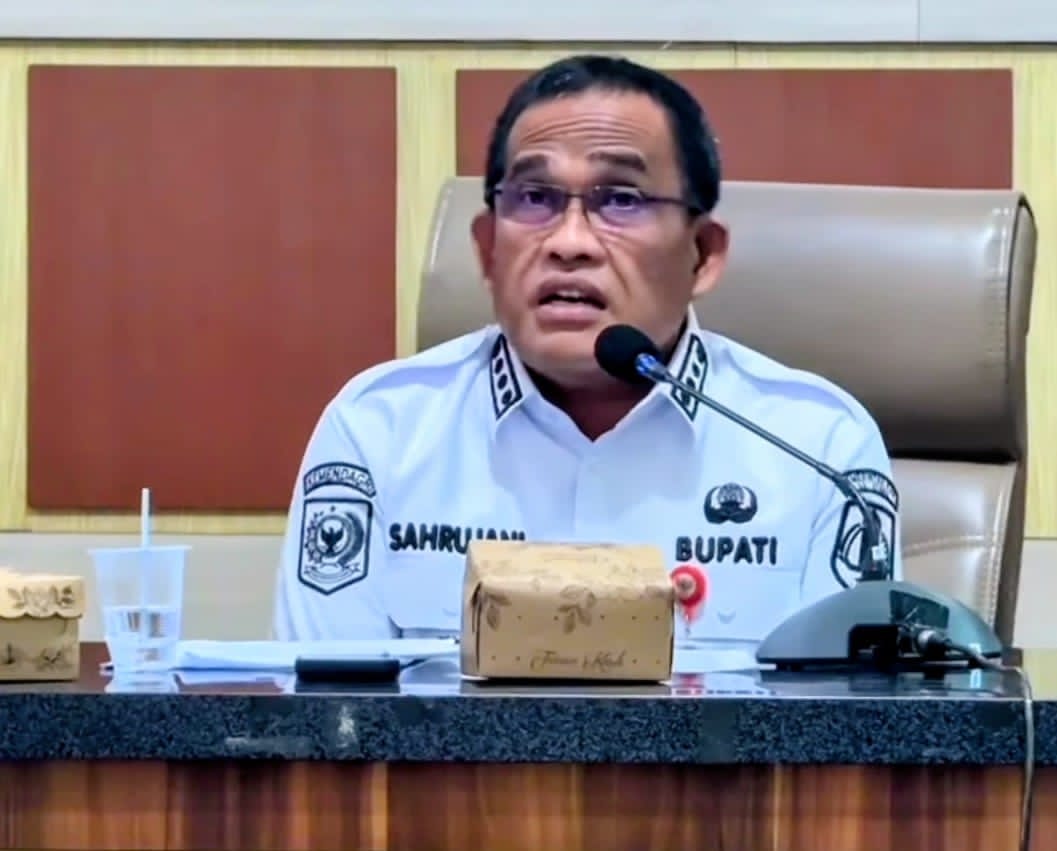 ARAHAN:Bupati Kabupaten HSU, H Sahrujani hadir dan memberikan arahan untuk Kepala SKPD, Kabag, Kasubag, hingga Camat di Aula Agung Setda HSU, Rabu (28/1/2026).