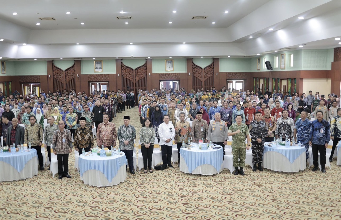Ketua DPRD Kalsel, Supian HK saat menghadiri kegiatan Peresmian Posbankum Seluruh Desa dan Kelurahan se Kalsel serta Peresmian Gedung Baru Kemenkumham Kalsel di Banjarbaru
