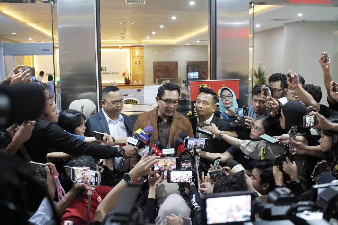 WAWANCARA: Mantan Gubernur Jawa Barat Ridwan Kamil (RK). Tiga orang kepercayaannya diperiksa KPK dalam dugaan korupsi pengadaan iklan di PT Bank Pembangunan Daerah (BPD) Jawa Barat dan Banten