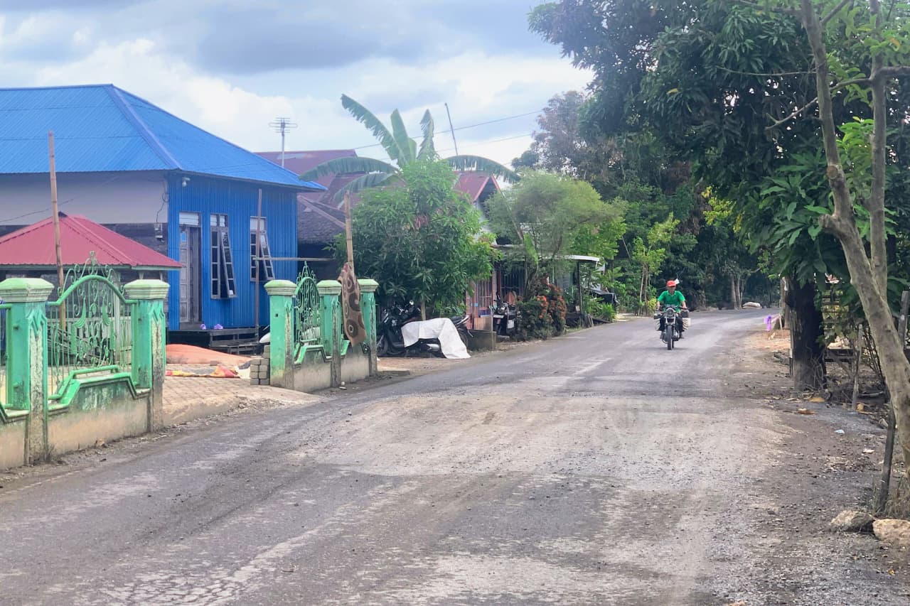 BERBAHAYA: Salah satu titik ruas jalan di wilayah Martapura yang mengalami kerusakan pasca terendam banjir awal Januari tadi.