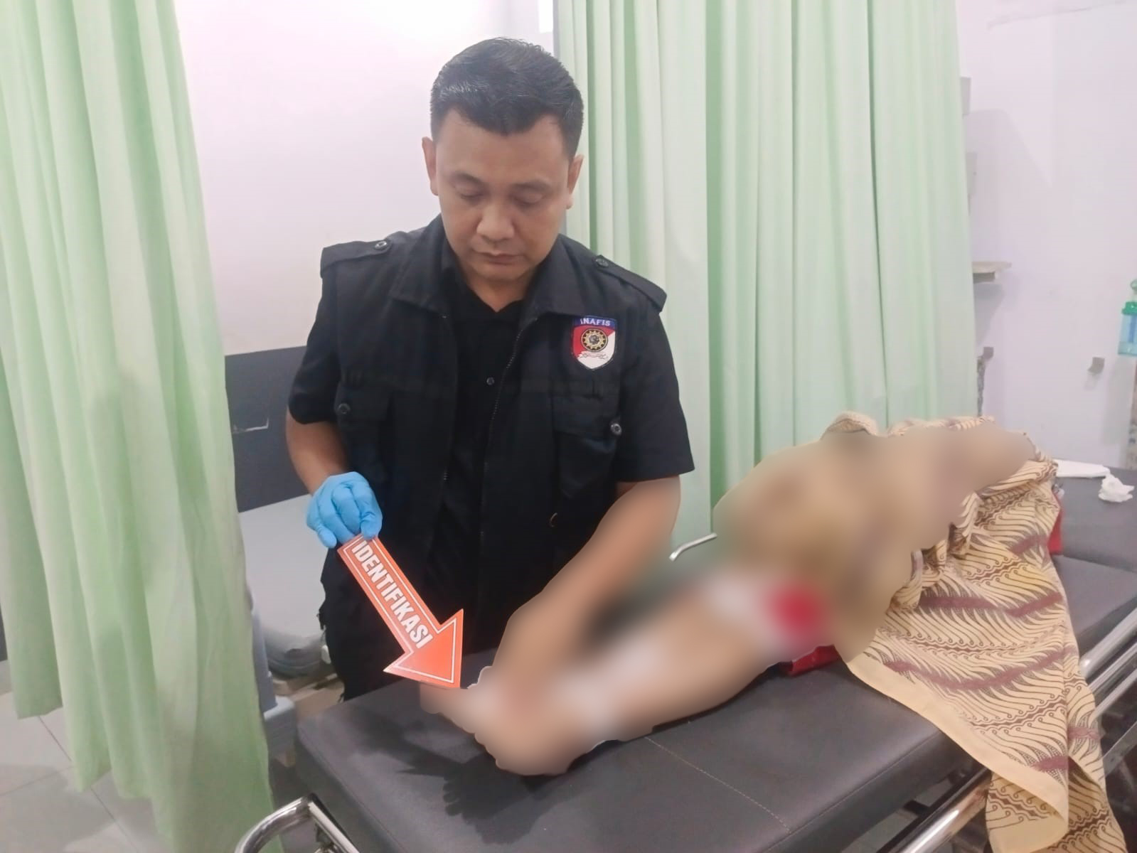 DIPERIKSA: Seorang anak berkebutuhan khusus ditemukan tewas di kolam ikan di kawasan perumahan Banjarbaru.