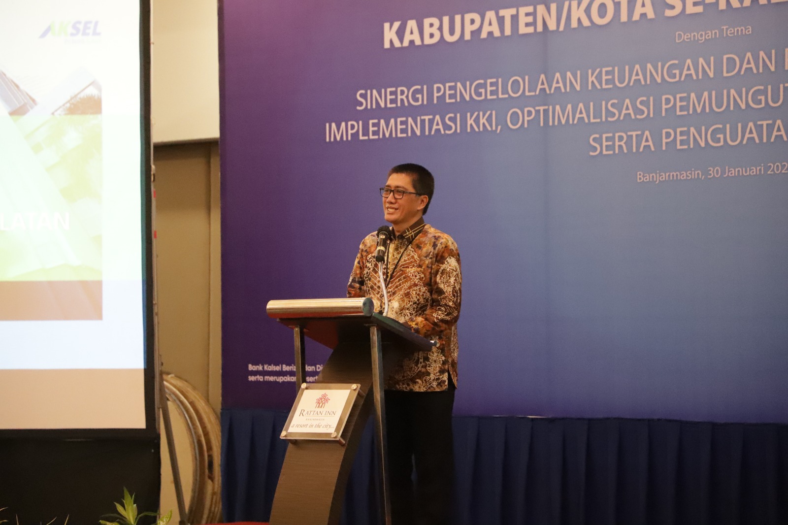 DIGITAL:Direktur Utama Bank Kalsel, Fachrudin memaparkan program AKSElerasi pembayaran pajak daerah berbasis digital.