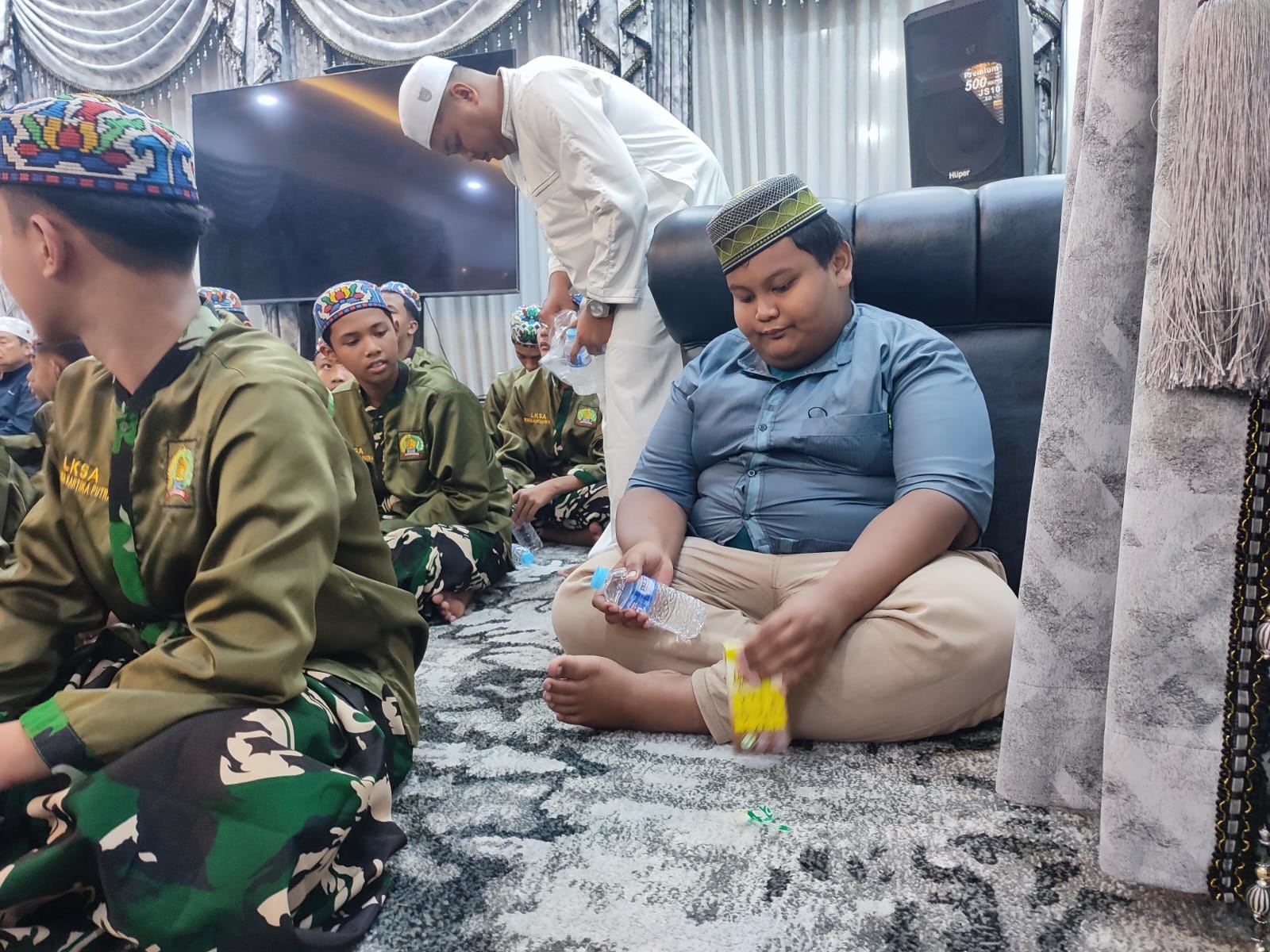 DIUNDANG: Abizar saat diundang Wali Kota Banjarbaru, Hj Erna Lisa Halaby ke acara Isra Mikraj di Rumah Dinas Wali Kota.