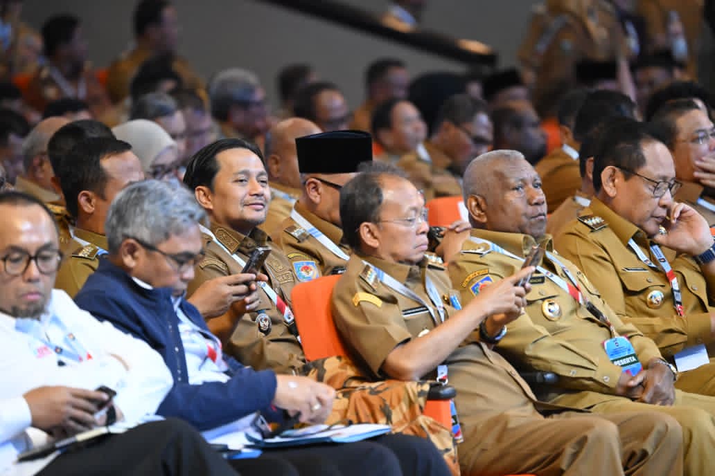 MEMPERHATIKAN:Wagub Kalsel, Hasnuryadi Sulaiman menyimak paparan Presiden Prabowo Subianto di Rakornas Pemerintah Pusat dan Daerah di SICC, Senin (2/2/2026).