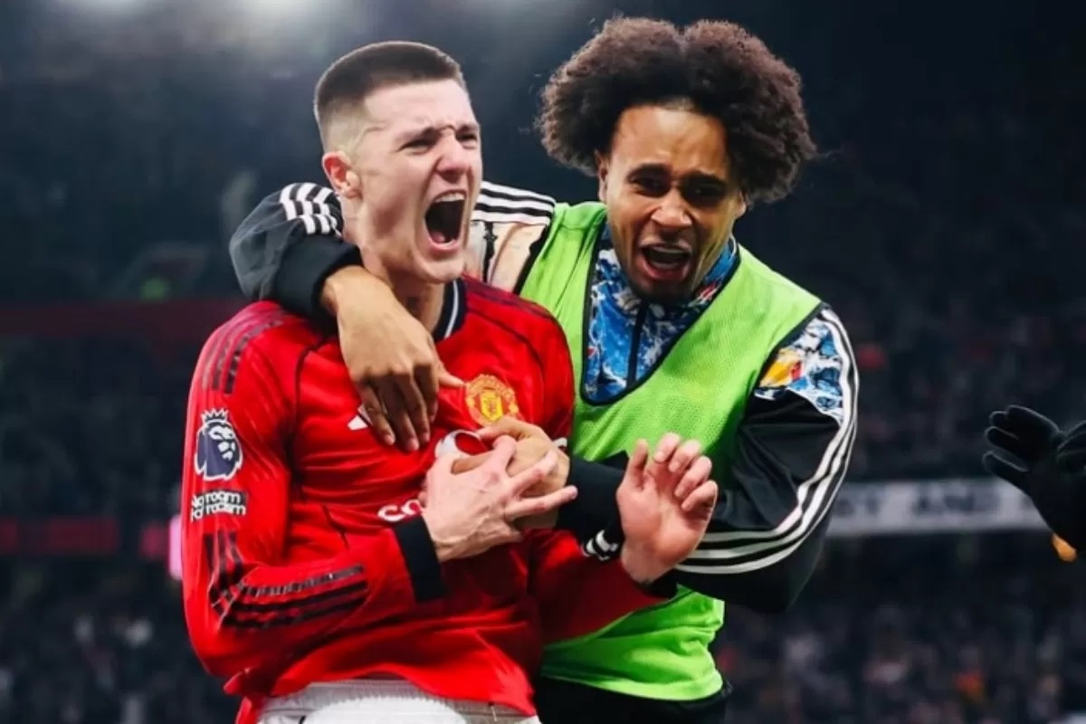 PAHLAWAN: Benjamin Sesko menjadi pahlawan Manchester United lewat gol penentu kemenangan saat menundukkan Fulham dengan skor 3-2 di Old Trafford, Minggu (1/2) malam.