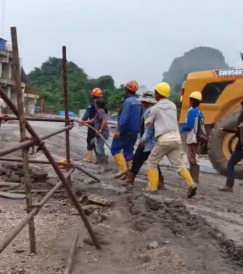 MEMANAS: Tangkapan Layar dari video yang diterima Radar Banjarmasin yang sempat viral di sosial media konflik di PT SDE. Foto: Tangkapan layar dari video yang tersebar.