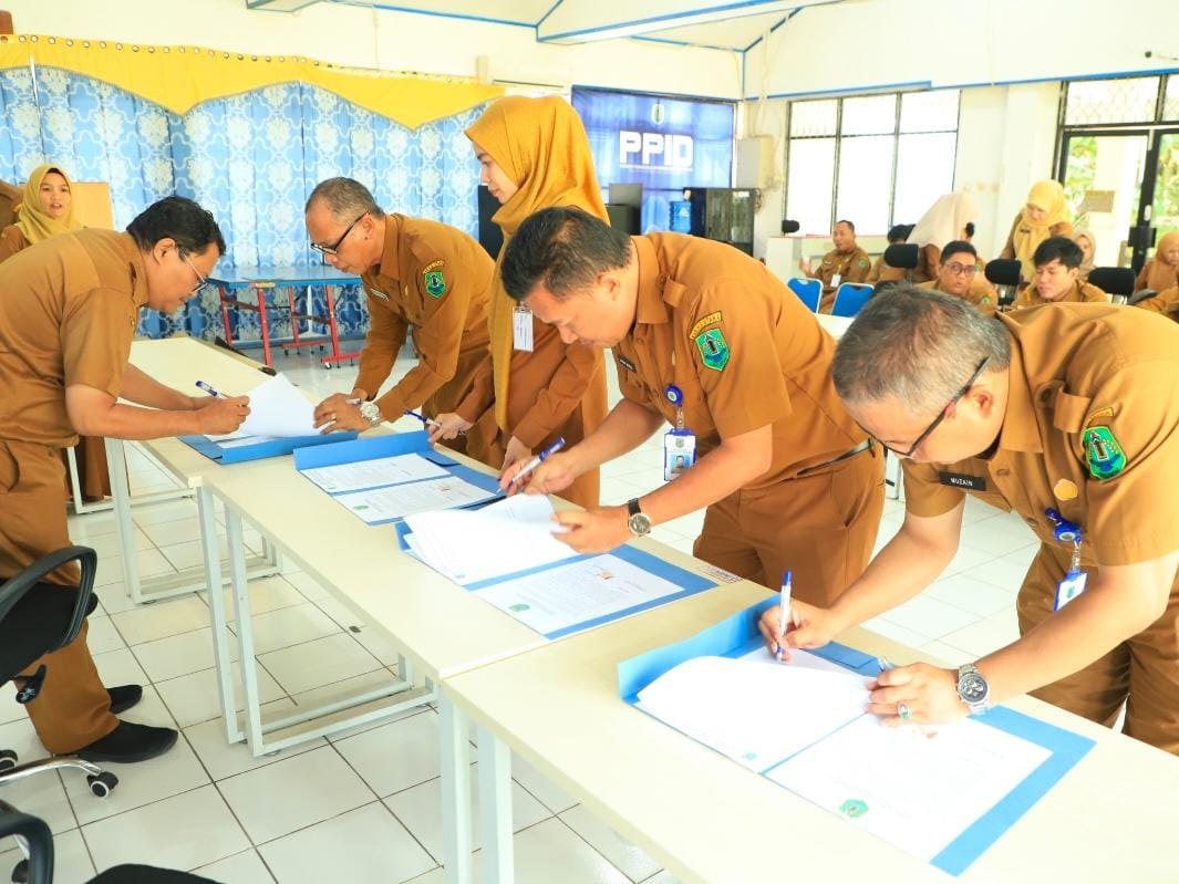 KOMITMEN:Dinas Kominfosandi HSU gelar penandatanganan Perjanjian Kinerja Aparatur Sipil Negara (ASN) Tahun 2026 di Aula Kantor Diskominfosandi HSU, Senin (2/2/2026).