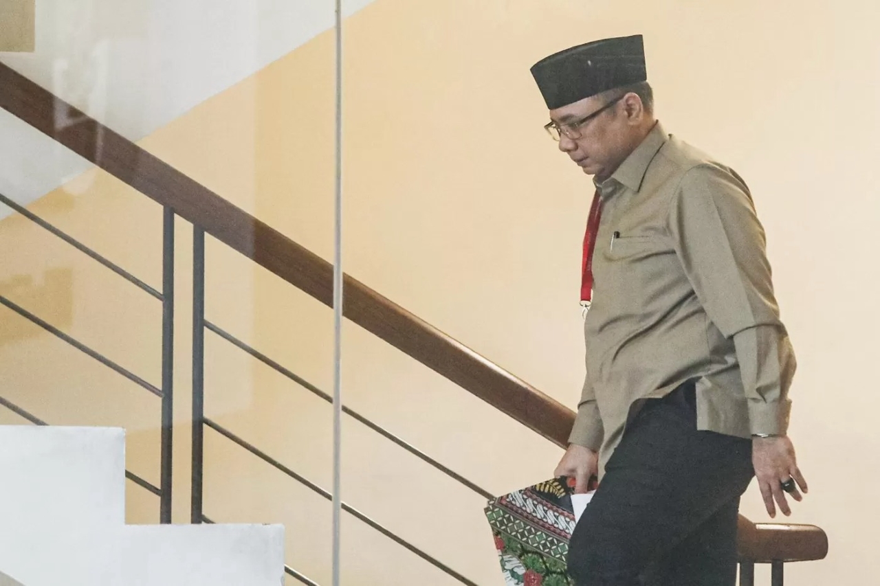 TAK DITAHAN: Mantan Menteri Agama Yaqut Cholil Qoumas, tersangka kasus dugaan korupsi kuota haji 2023-2024 di gedung Merah Putih KPK.