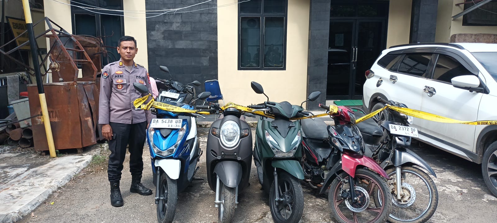 Kasi Humas Polres Tabalong, Iptu Heri Siswoyo memperlihatkan sejumlah kendaraan hasil Jaran Intan 2026.