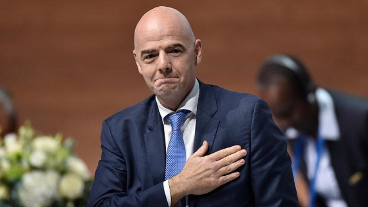 PICU KRITIK: Presiden FIFA Gianni Infantino sedang menjadi sorotan karena ucapan yang dilontarkannya memicu kritik. (AFP/Fabrice Coffrini)