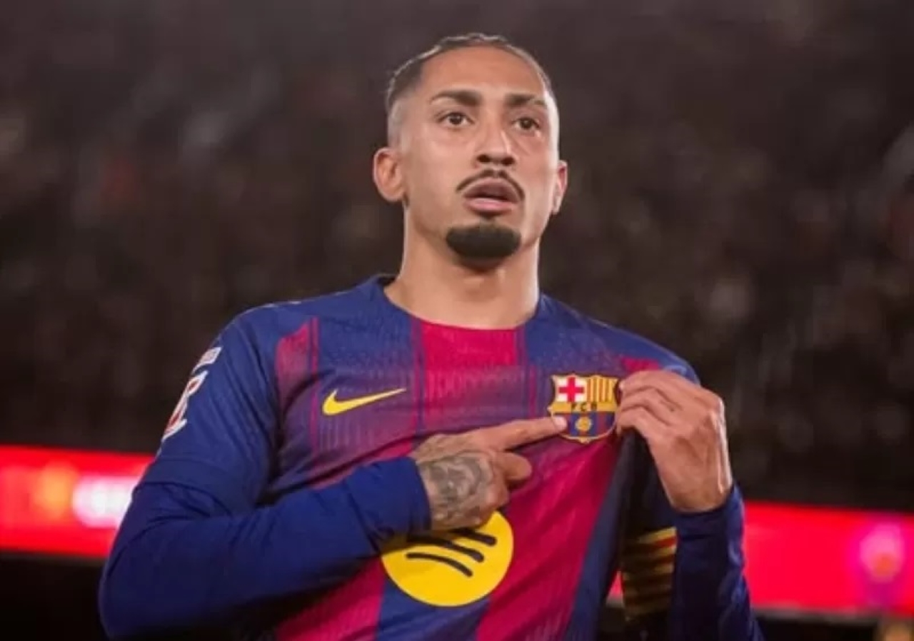 ABSEN: Raphinha dipastikan absen di dua laga penting karena cedera. (Instagram/@fcbarcelona)