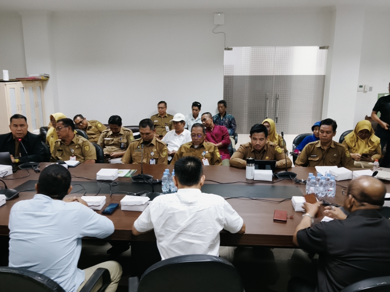 BAHAS BPJS: Ketua Komisi IV DPRD Kota Banjarmasin Neli Listriani memimpin rapat bersama Dinas Kesehatan dan Dinas Sosial di ruang Komisi IV DPRD Kota Banjarmasin, Selasa (3/2).