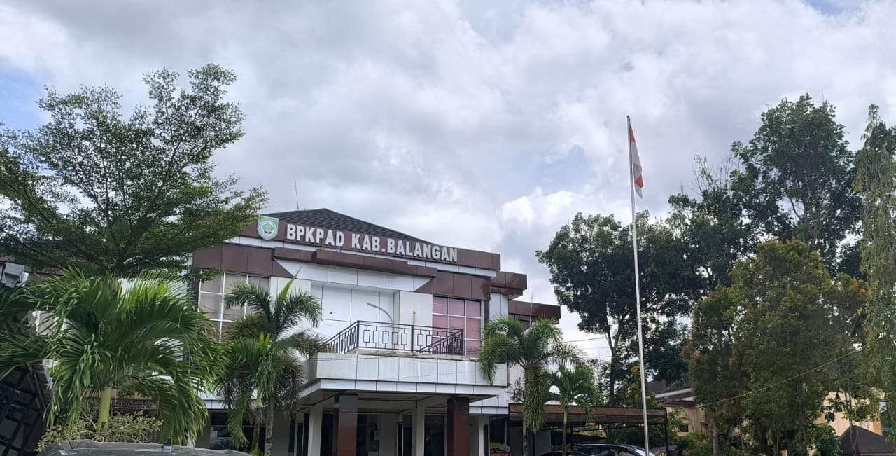 REALISASI PAD: Kantor BPKPAD Kabupaten Balangan punya data opsen PKB. Foto diambil Selasa (3/2).