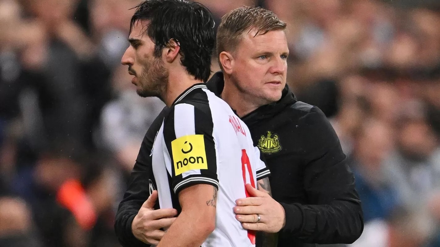 BERSAMA: Eddie Howe saat bersama Sandro Tonali.