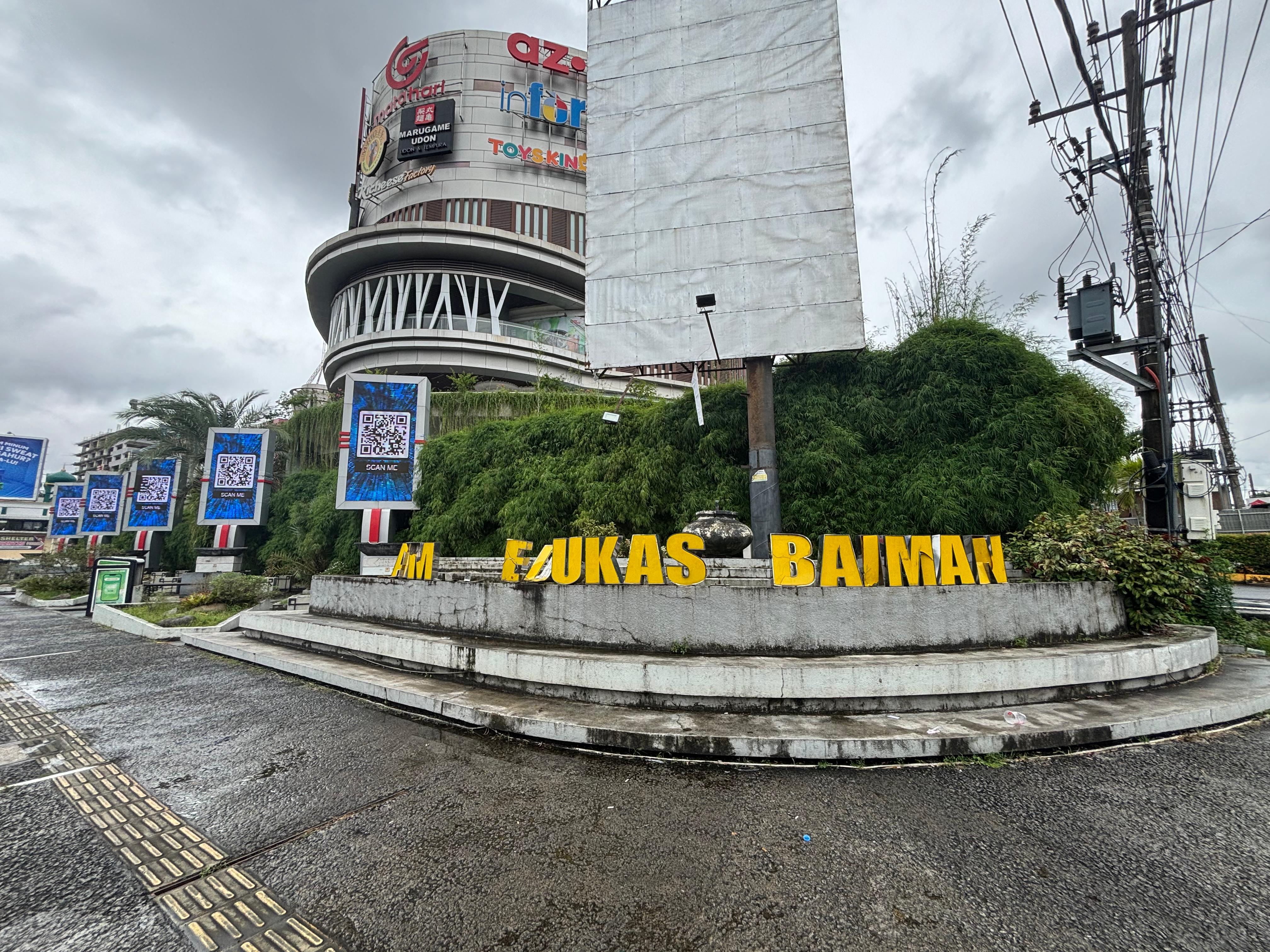 MEMPRIHATINKAN: Taman Edukasi Duta Mall Banjarmasin di Jalan Simpang Ulin kondisnya kian memprihatinkan.
