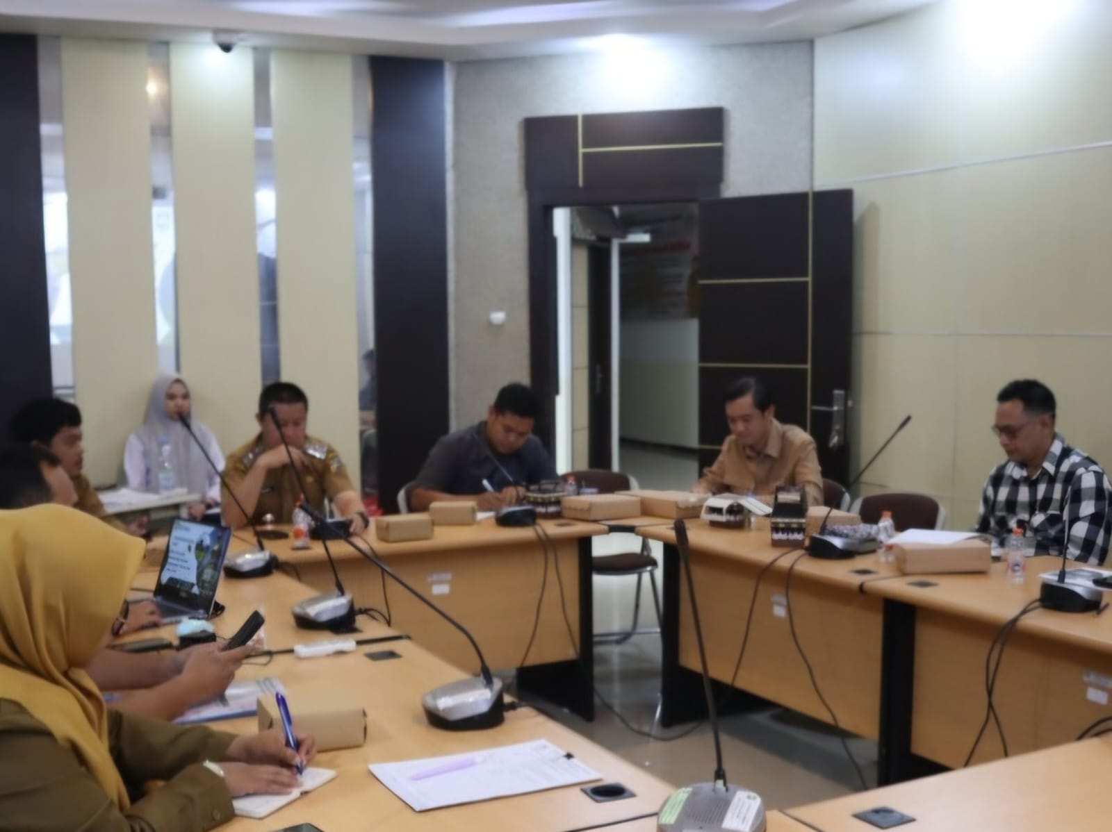 EVALUASI: Komisi III DPRD Kabupaten Tanah Laut (Tala) saat melakukan rapat kerja bersama Bapperida. (Foto: Humas DPRD Tala untuk Radar Banjarmasin)