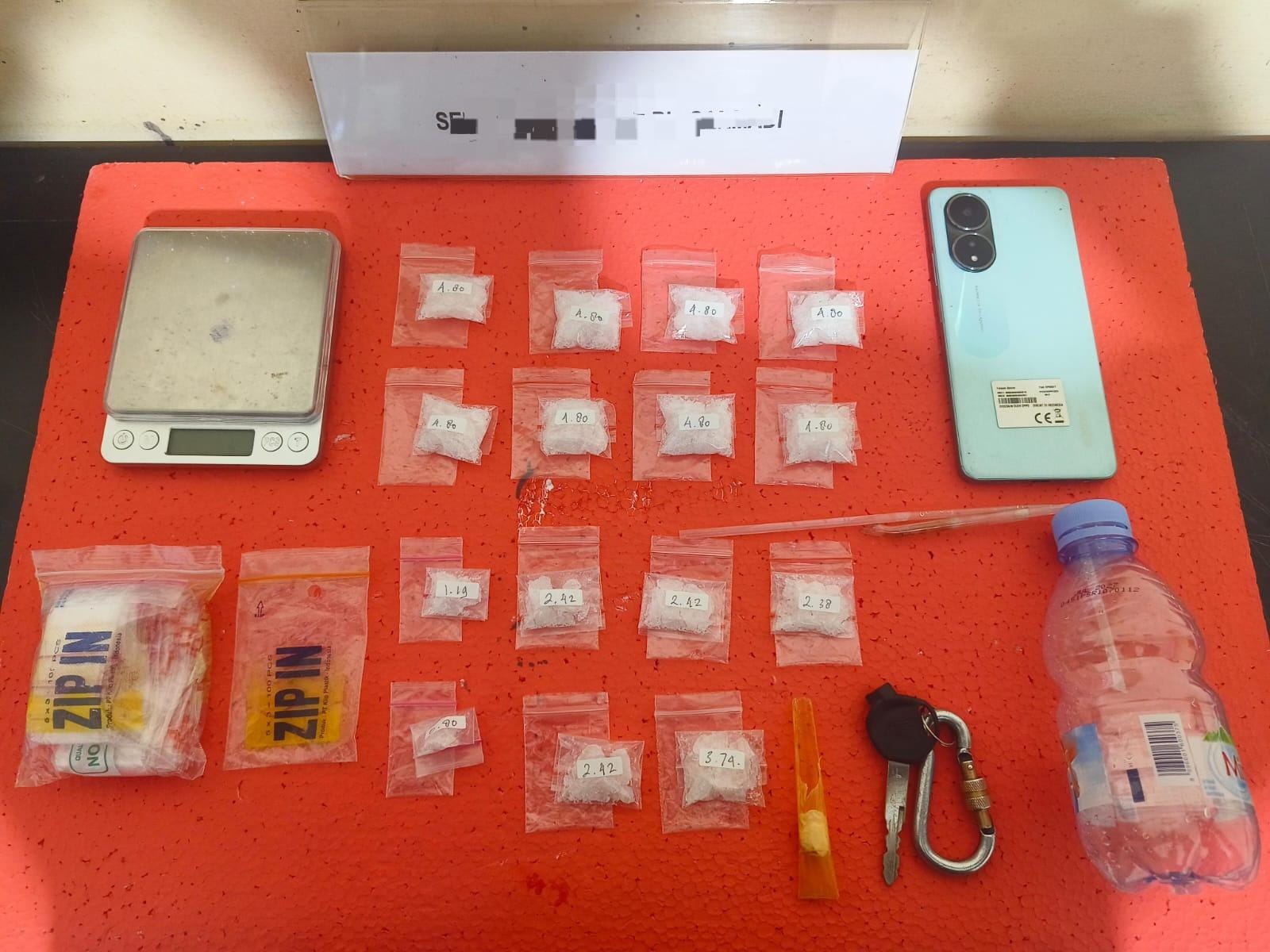 BARBUK: Sebanyak 15 paket sabu dengan berat keseluruhan 56,67 gram atau berat bersih 53,77 gram diamankan anggota Satres Narkoba Polres HSU. (Foto: Polres HSU)