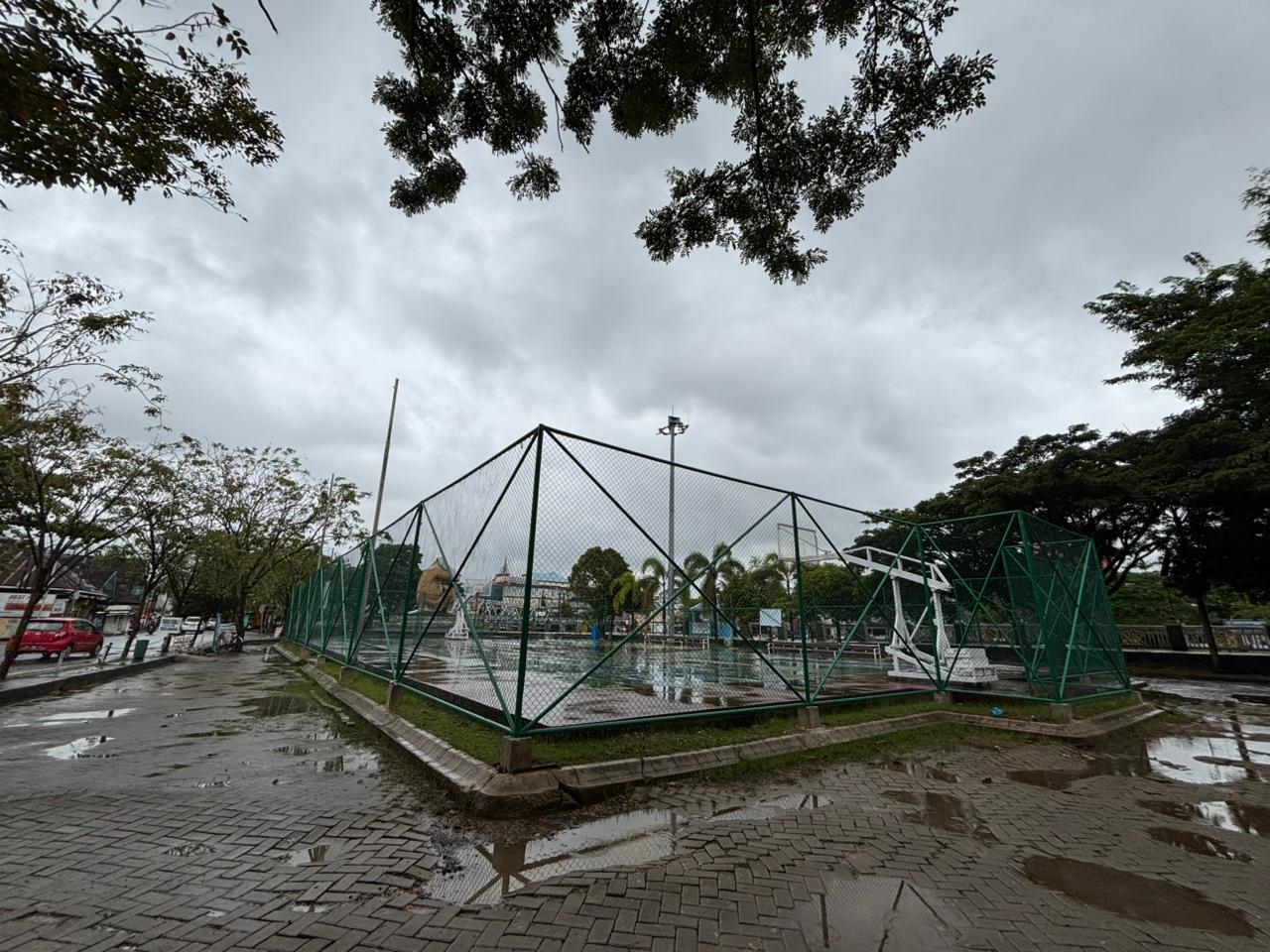 TAK LAGI GRATIS: Lapangan basket Siring Bekantan Banjarmasin.