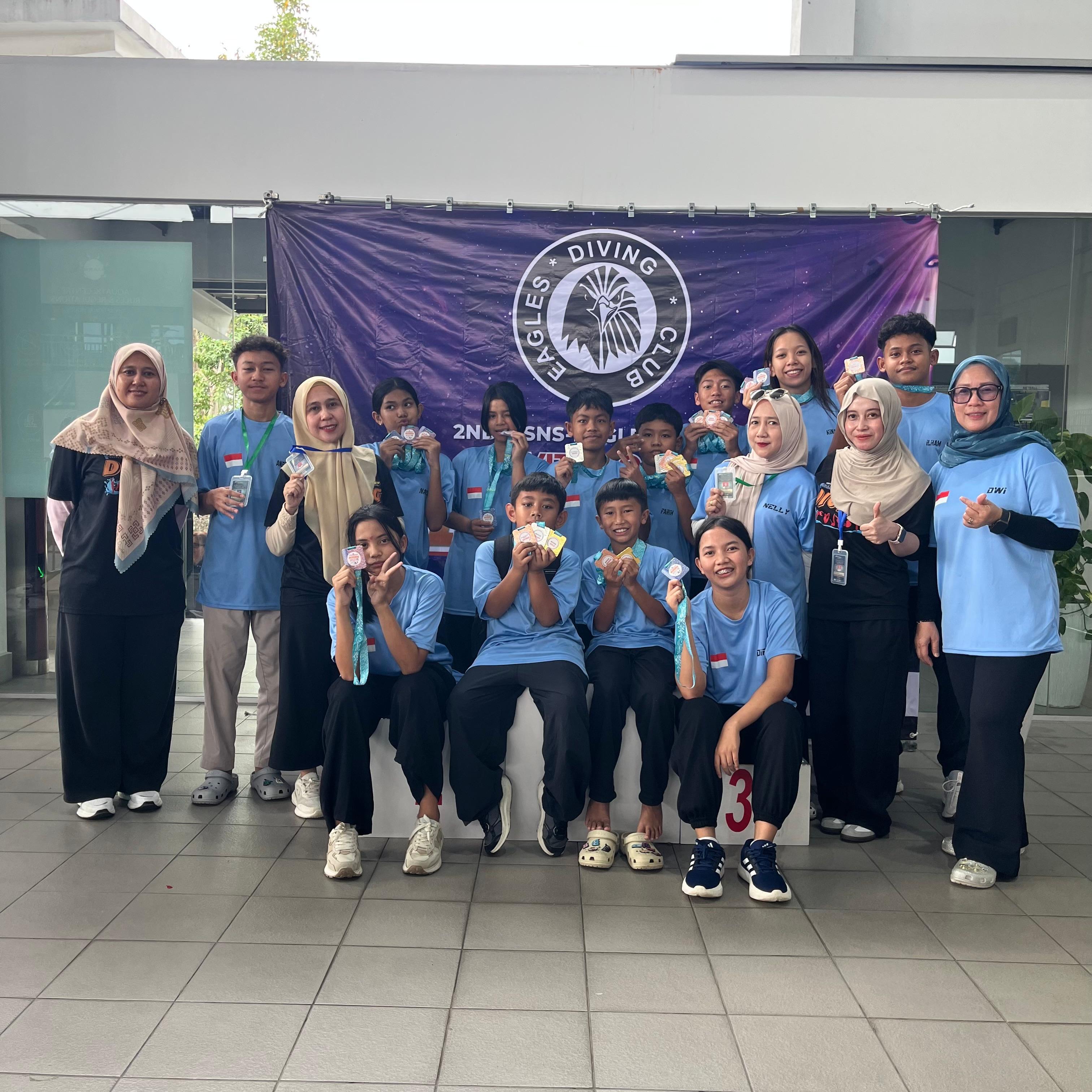 BERPOSE: Kontingen loncat indah Kalimantan Selatan berpose bersama usai tampil gemilang di ajang And Eagles&ndash;Mahsa Invitation Diving Competition 2026 di Malaysia.