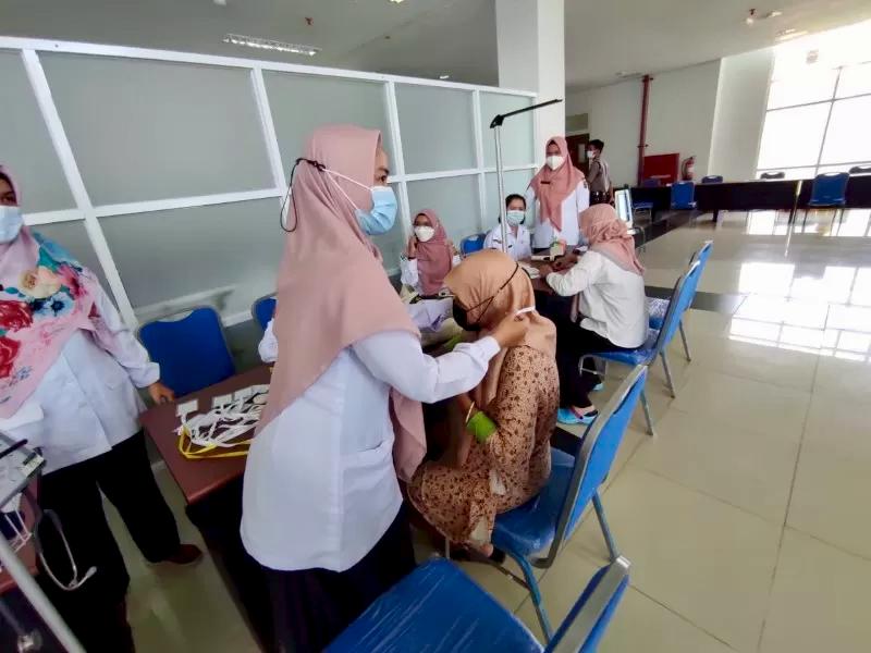 Meski belum ditemukan kasus, warga diminta meningkatkan perilaku hidup bersih dan selektif mengonsumsi buah guna mencegah penularan.(Foto: Dok Radar Banjarmasin)