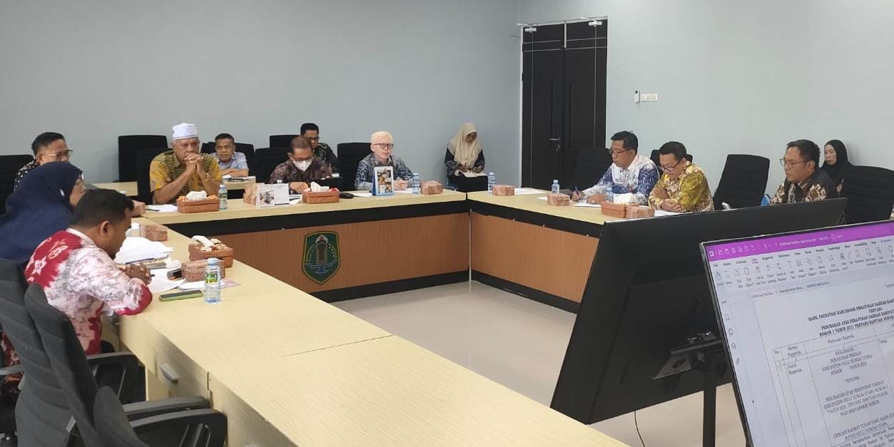 RAPAT: Dewan Perwakilan Rakyat Daerah (DPRD) Kabupaten Hulu Sungai Utara (HSU) menggelar tiga rapat komisi bersama instansi di Pemkab HSU. (Foto: M.Akbar/Radar Banjarmasin)