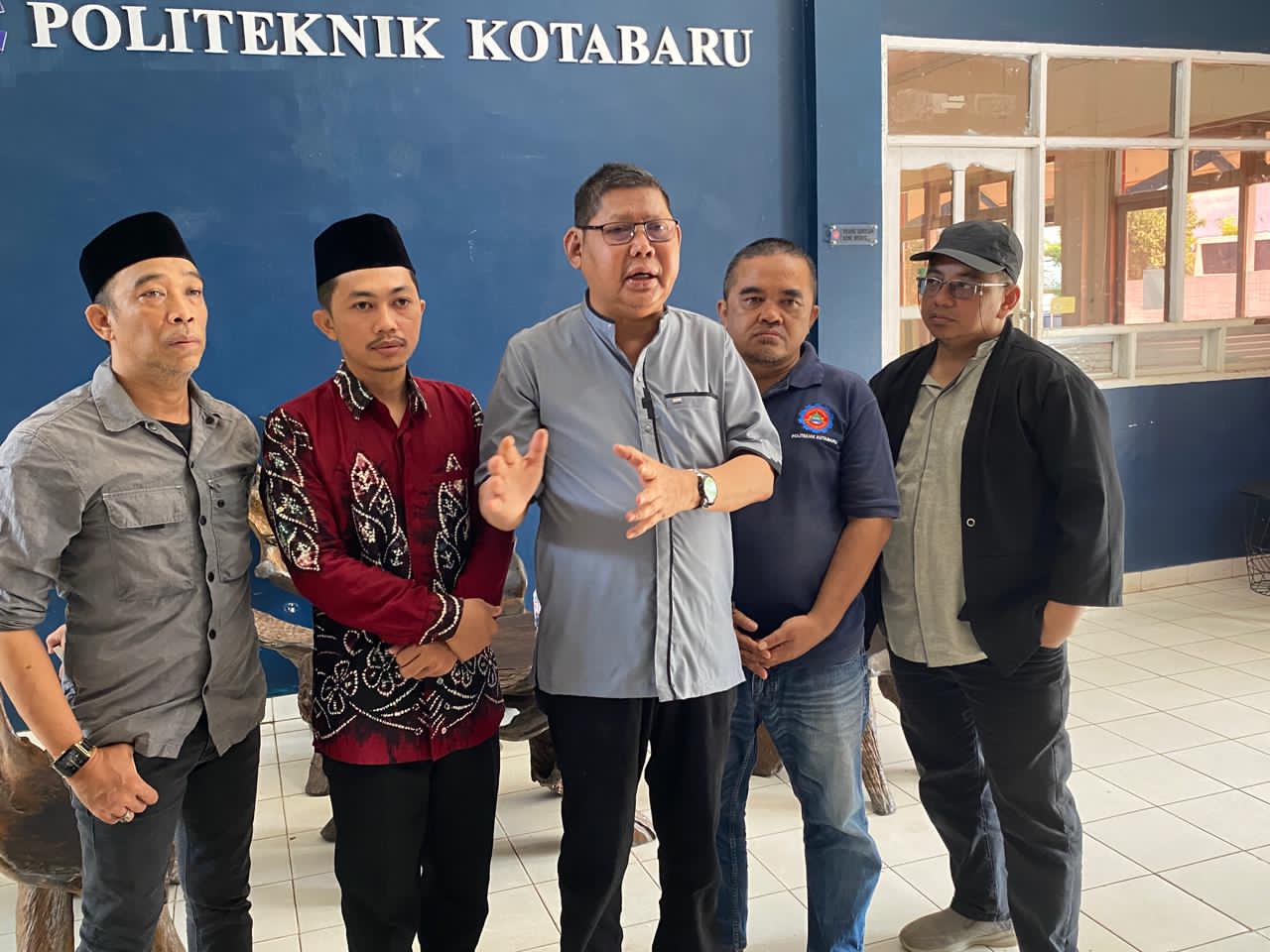 AKADEMISI: Perwakilan tiga PTS di Kotabaru mengapresiasi penghargaan Antasari Award 2026 yang diberikan kepada Bupati Kotabaru, H Muhammad Rusli.