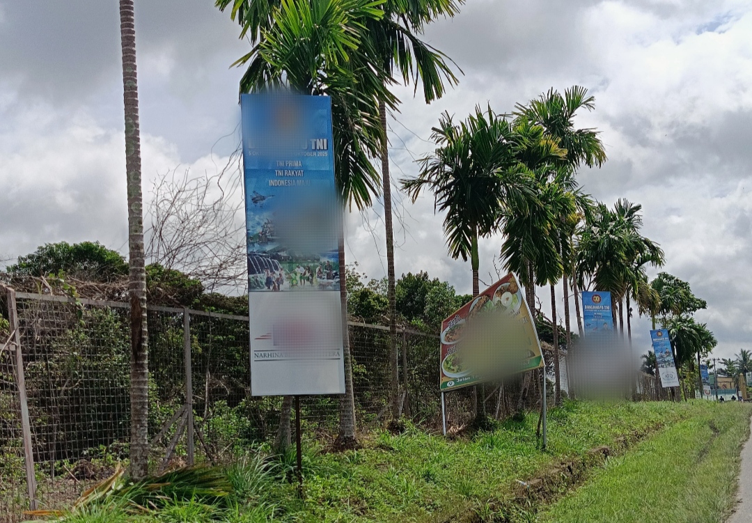 MARAK: Spanduk dan reklame memenuhi sepanjang jalan di Kota Banjarbaru (Sheilla/Radar Banjarmasin)