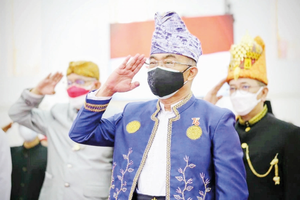 PAKAIAN ADAT TANAH BUMBU