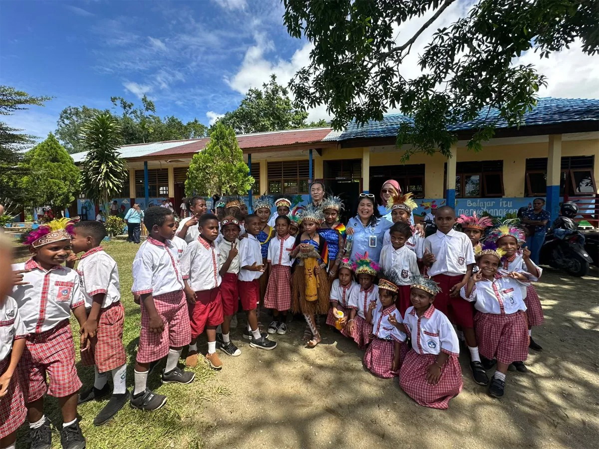 CERIA: Perwakilan UNICEF di Indonesia, Maniza Zaman saat berada di Jayapura, Papua, Rabu (4/2). (Istimewa).