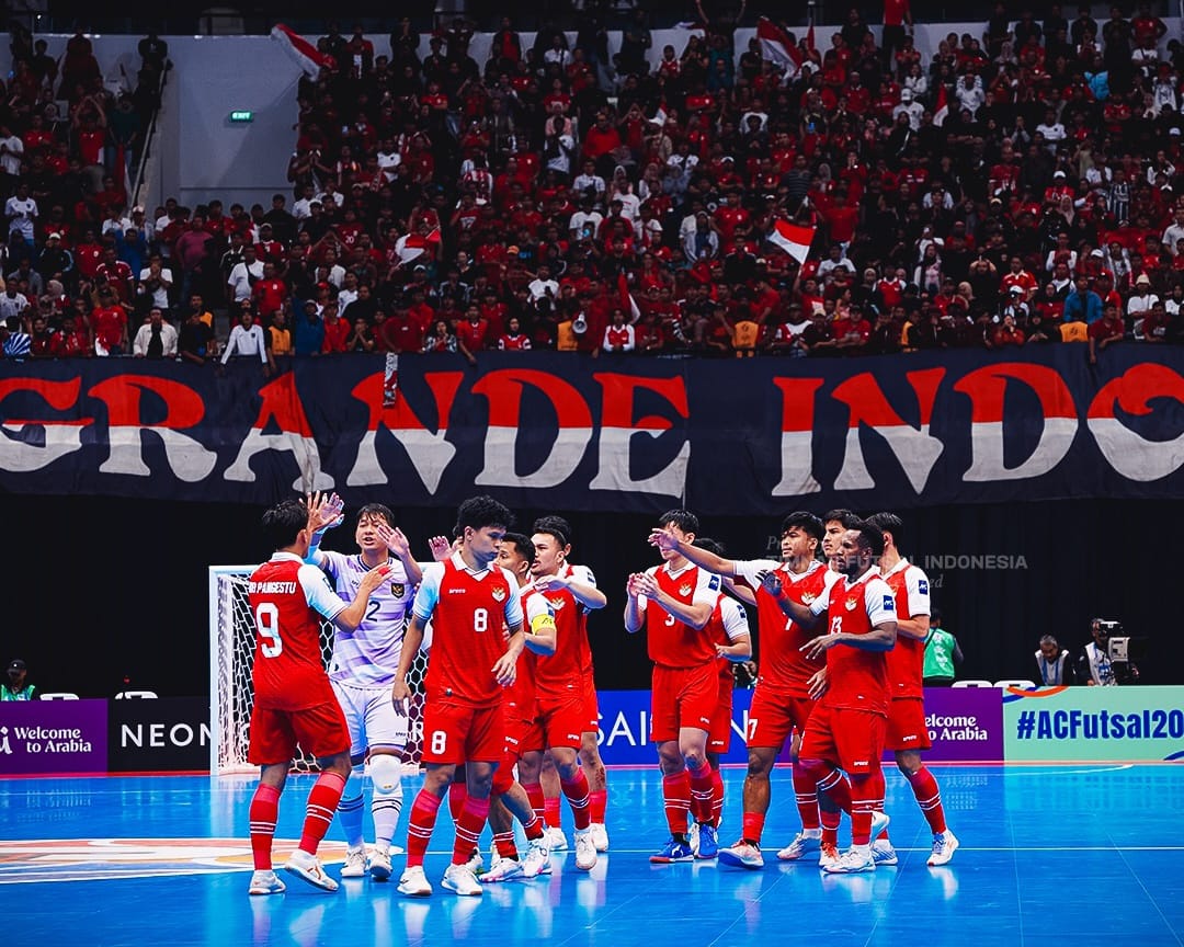 Pemain Timnas futsal Indonesia menunjukkan semangat juang usai laga final AFC Futsal 2026 melawan Iran di Indonesia Arena, Jakarta, meski harus puas finis sebagai runner-up setelah kalah lewat adu pen