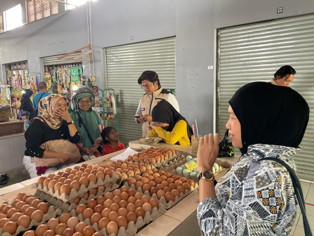 Pantauan suasana di Pasar Modern Adaro Balangan, Minggu (8/2). (M Dirga / Radar Banjarmasin)