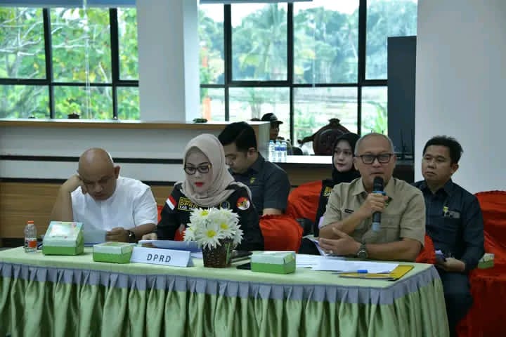 HADIR:Jajaran DPRD HSS Dapil 2 turut hadir dalam RKPD 2027 di Aula Kecamatan Kandangan, Senin (9/2/2026).