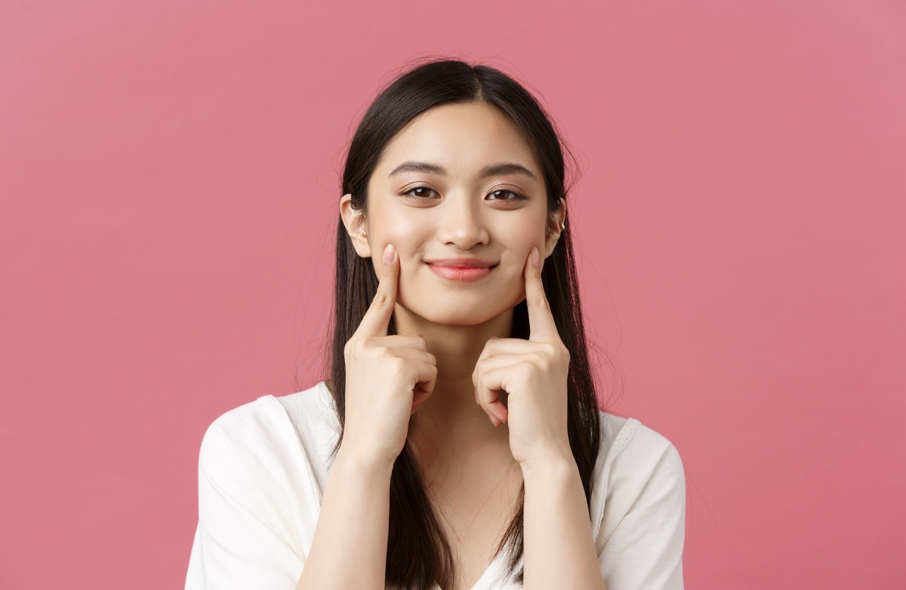 CONTOUR: Wajah chubby akan terlihat tirus dengan teknik contour yang tepat. (Foto: Freepik)