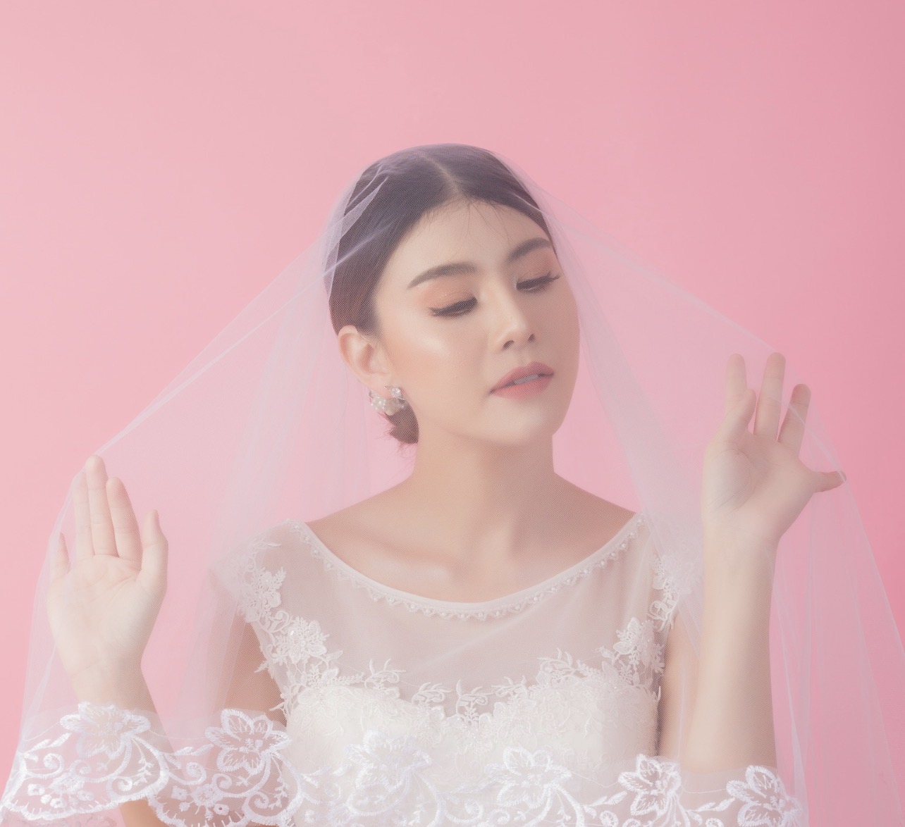 MINIMALIS: Makeup look pengantin bermacam-macam, satu diantaranya makeup minimalis. (Foto: Freepik)