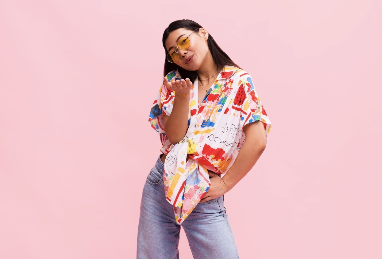 FULL PATTERN: Busana dengan corak yang beragam idealnya diseimbangkan dengan yang polos. (Foto: Freepik)