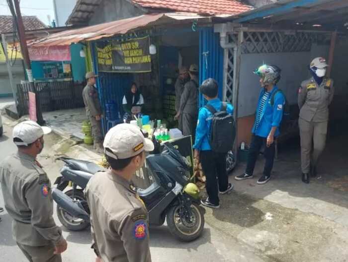 DITERTIBKAN: Warung makan yang kedapatan buka sebelum pukul 15.00 di bulan Ramadan mendapat teguran dari Satpol-PP Kota Banjarbaru.