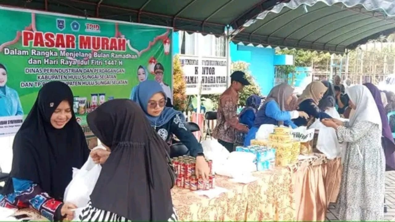PASAR MURAH: Dokumentasi pelaksanaan pasar murah di salah satu titik lokasi. (Foto: KOMINFO HSS)