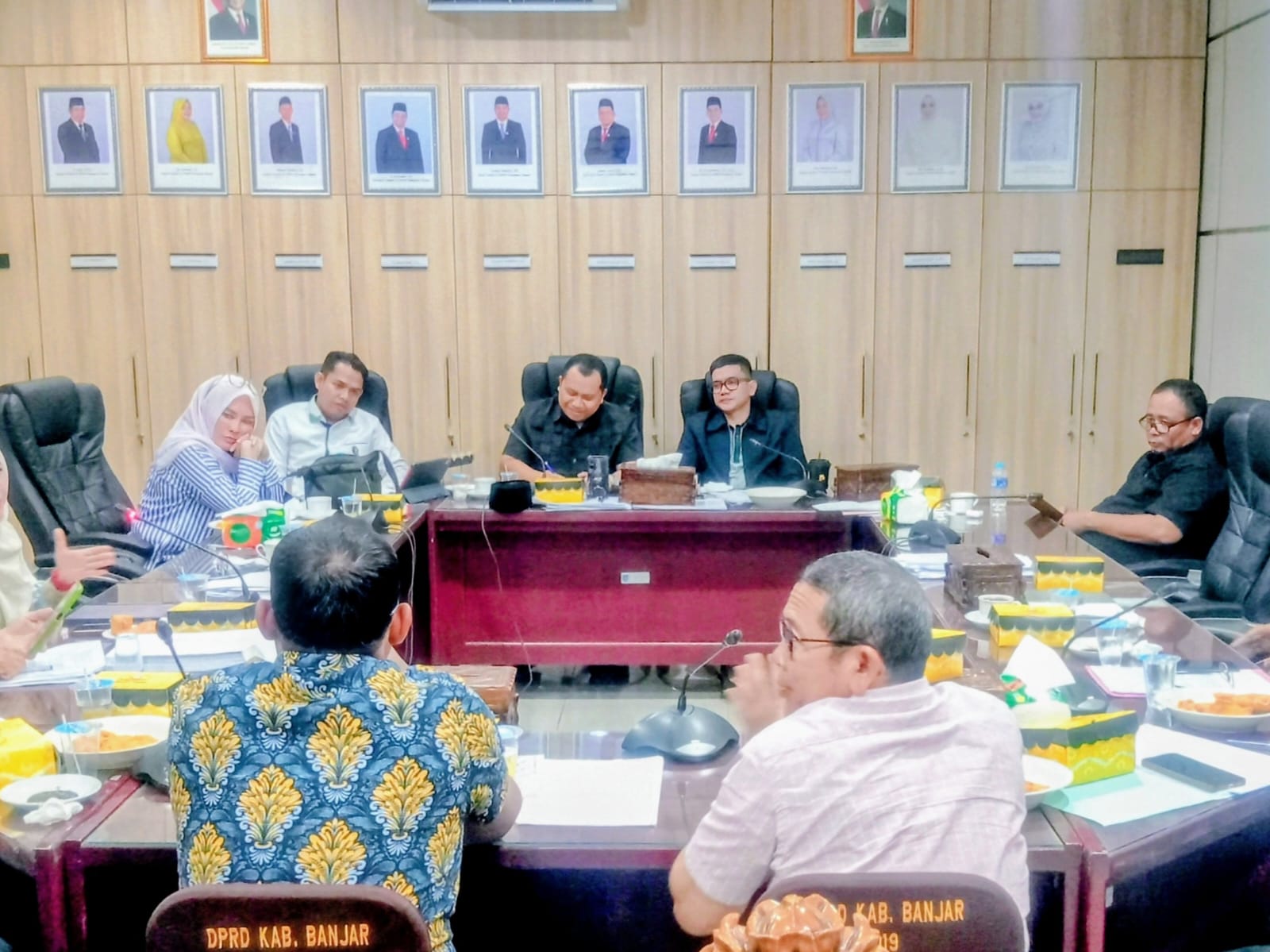 MENOLAK - RDP Komisi II dengan BPR Martapura Banjar Sejahtera dan Pemkab Banjar (FADLAN ZAKIRI/RADAR BANJARMASIN)