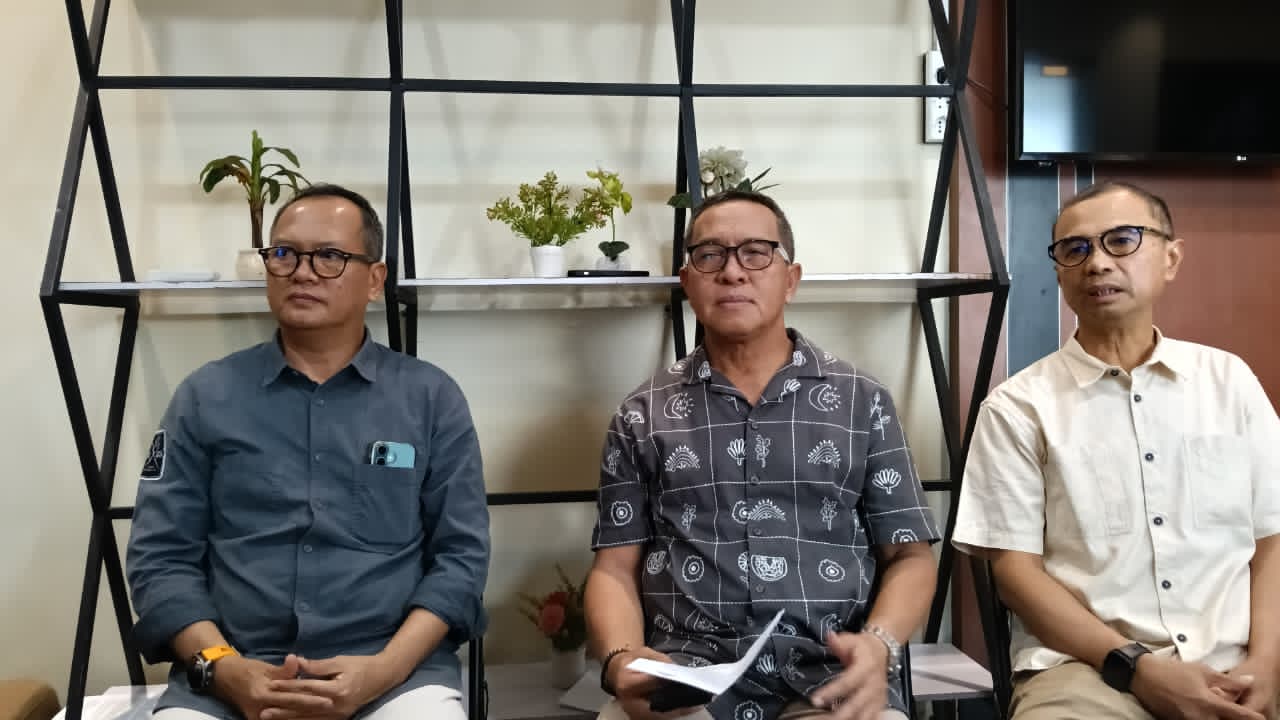TARGET:Dirut PT Jamkrida Kalsel, M Fauzan Noor Bersama Direktur Bisnis, M Hanafi, dan Komisaris Independen, Rudi Ansyari.  