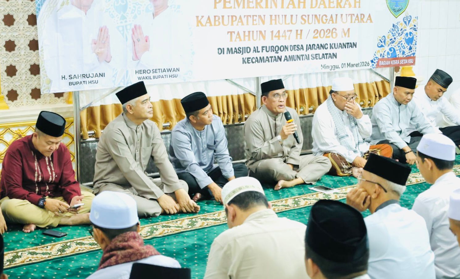 HADIR:Bupati dan Wakil Bupati Kabupaten HSU, H Sahrujani dan Hero Setiawan hadir sekaligus menyerahkan bantuan hibah keagamaan di wilayah Kecamatan Amuntai Selatan, Minggu (1/3/2026).
