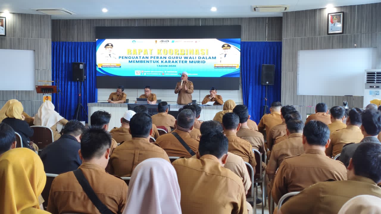 BERI ARAHAN:Wakil Bupati Kabupaten HST, Gusti Rosyadi Elmi membuka acara penguatan guru wali di Aula Lantai 2 Bapperida Kabupaten HST, Senin (2/3/2026).  