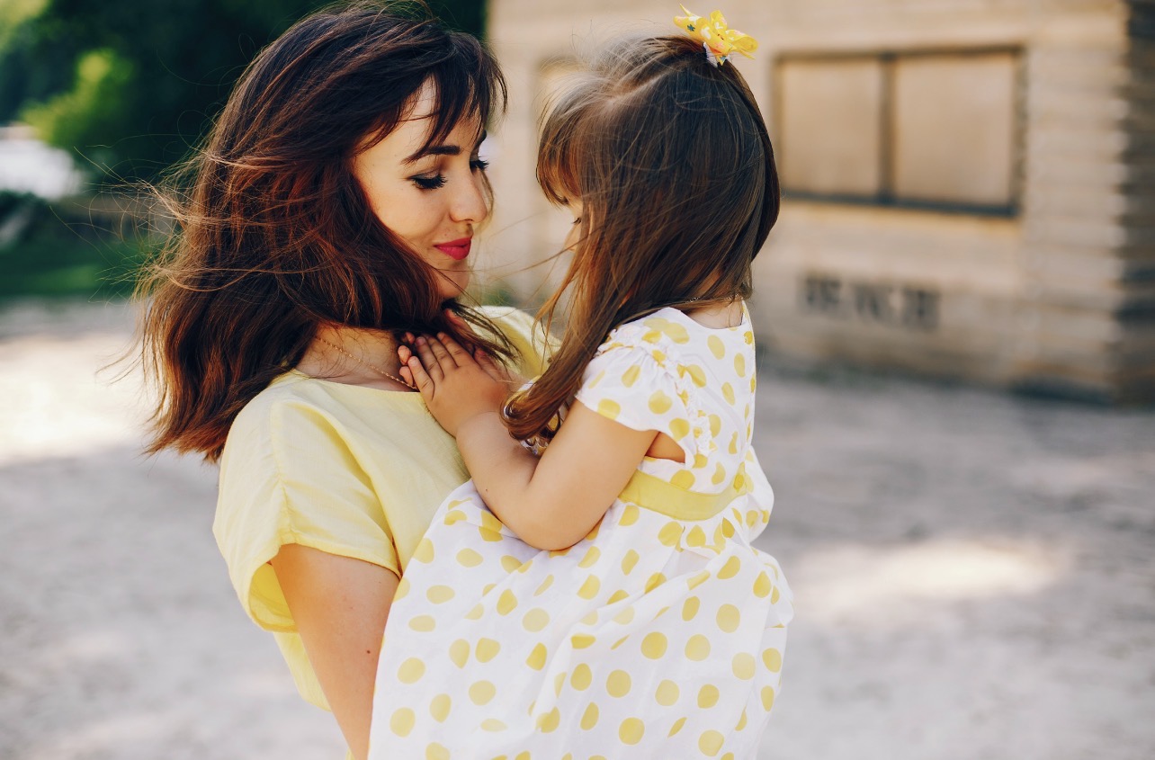 MOOD: Berpakaian senada dengan anak cewek memang bikin mood. (Foto: Freepik)