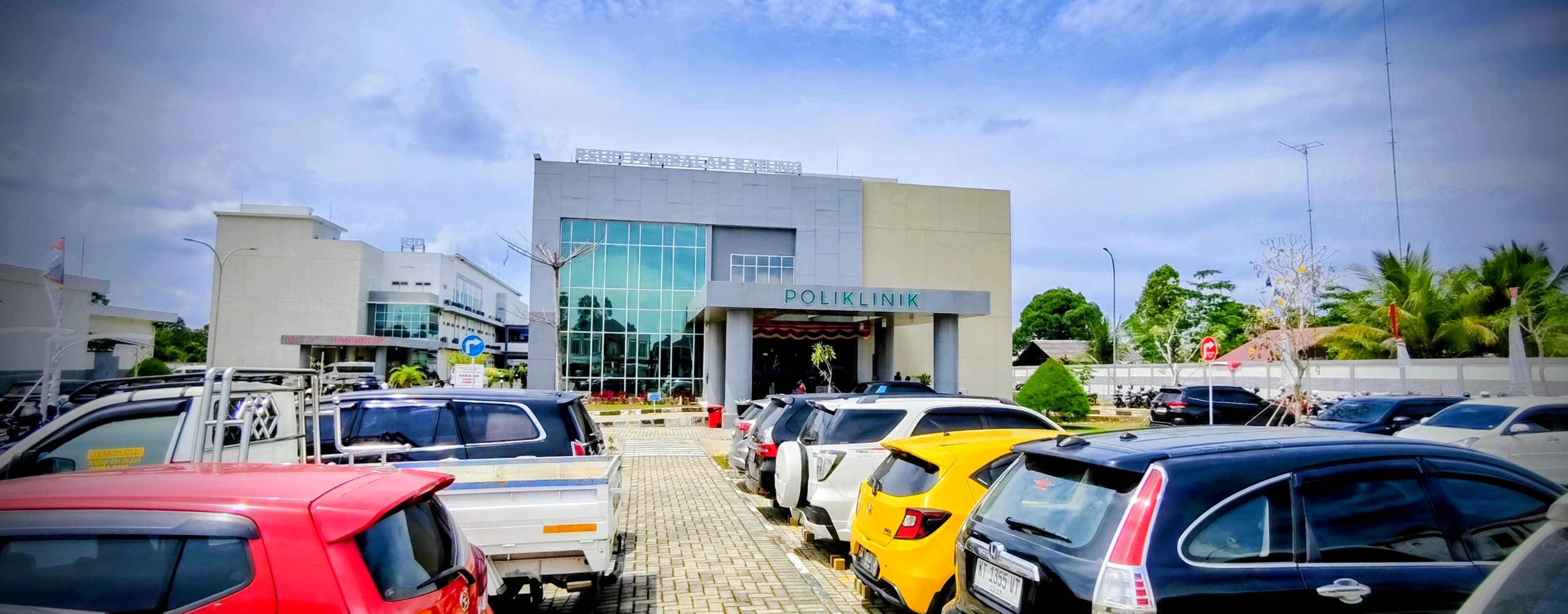 FAKES: Gedung Poli RSUD Pambalah Batung Amuntai di Desa Muara Tapus, Kecamatan Amuntai Tengah, Kabupaten HSU. (Foto: M.Akbar/Radar Banjarmasin)