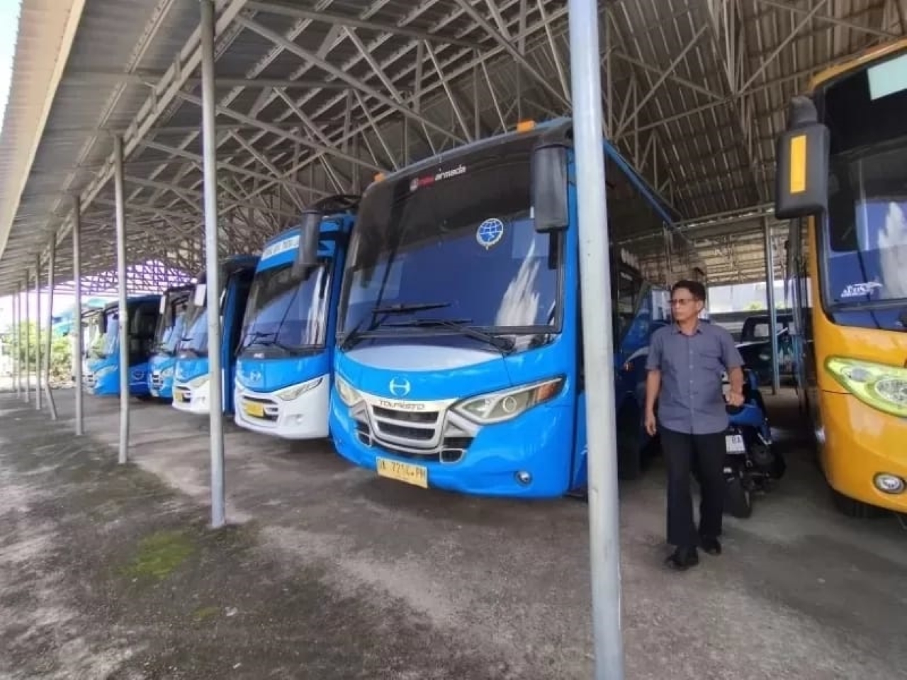 SIAP MUDIK: Armada bus milik Dishub Banjarbaru siap mengantar penumpang dalam program mudik gratis. 